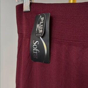 Sofra Women's Leggings in Deep Red Plus size